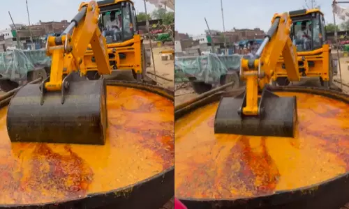 VIDEO: குழம்பு கிளறிவிட்ட பொக்லைன் எந்திரம்