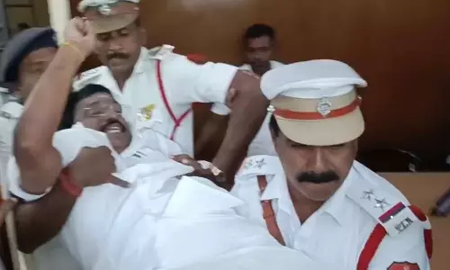 புதுச்சேரி சட்டசபையில் தி.மு.க.-காங், எம்.எல்.ஏ.க்கள் தர்ணா: குண்டுகட்டாக தூக்கிச்சென்று வெளியேற்றம்