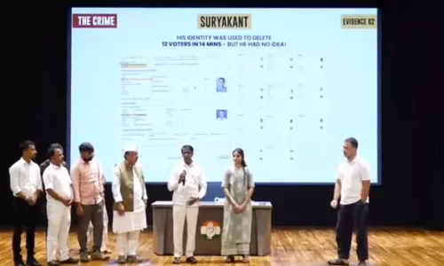 வாக்கு திருட்டால் பாதிக்கப்பட்டவர்களை மேடை ஏற்றி பல்வேறு ஆதாரங்களை காட்டிய  ராகுல் காந்தி