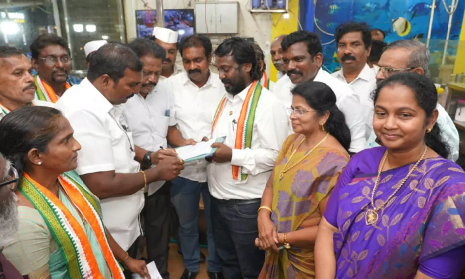 தேர்தல் ஆணையத்தை கண்டித்து காங்கிரஸ் கட்சியினர் ஆர்ப்பாட்டம்