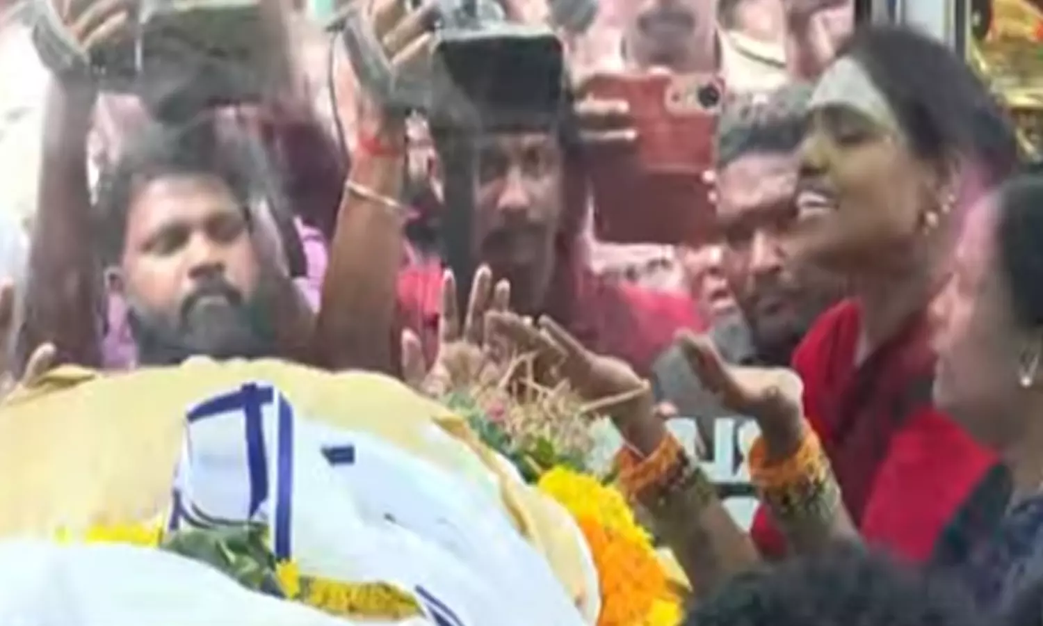 ரோபோ சங்கரின் இறுதி ஊர்வலம் தொடங்கியது