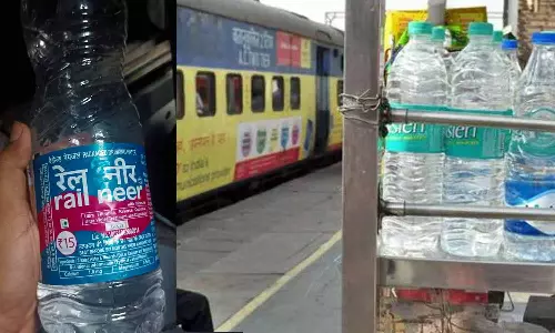 ரெயில் நிலையங்களில் விற்கும் தண்ணீர் பாட்டில் விலை குறைப்பு- இந்திய ரெயில்வே