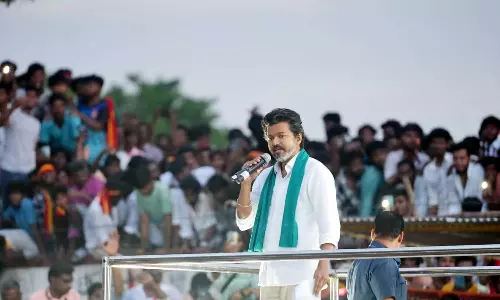 இது என்ன சும்மா சேர்ந்த கூட்டமா? திருவாரூரில் தொண்டர்களிடம் கேட்ட விஜய்