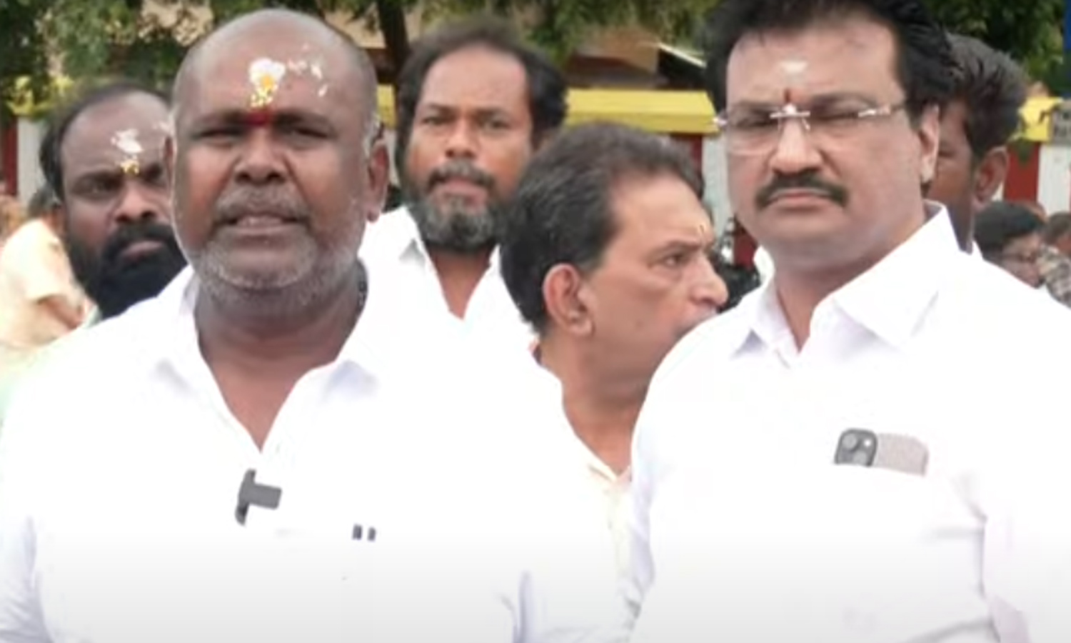 தி.மு.க.வுக்கு மாற்று அ.தி.மு.க.தான்: விஜய் அறியாமல், தெரியாமல் பேசுகிறார் - ஆர்.பி.உதயகுமார்