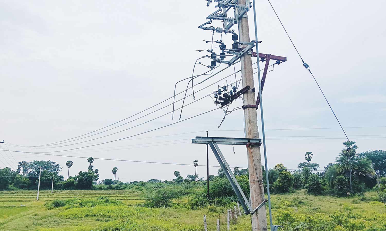 மின்சாரத்தை துண்டித்து 'டிரான்ஸ் பார்மரை' திருடிய கும்பல்