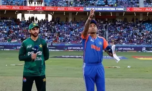 ஆசிய கோப்பை சூப்பர் 4 சுற்று: டாஸ் வென்ற இந்தியா பவுலிங் தேர்வு