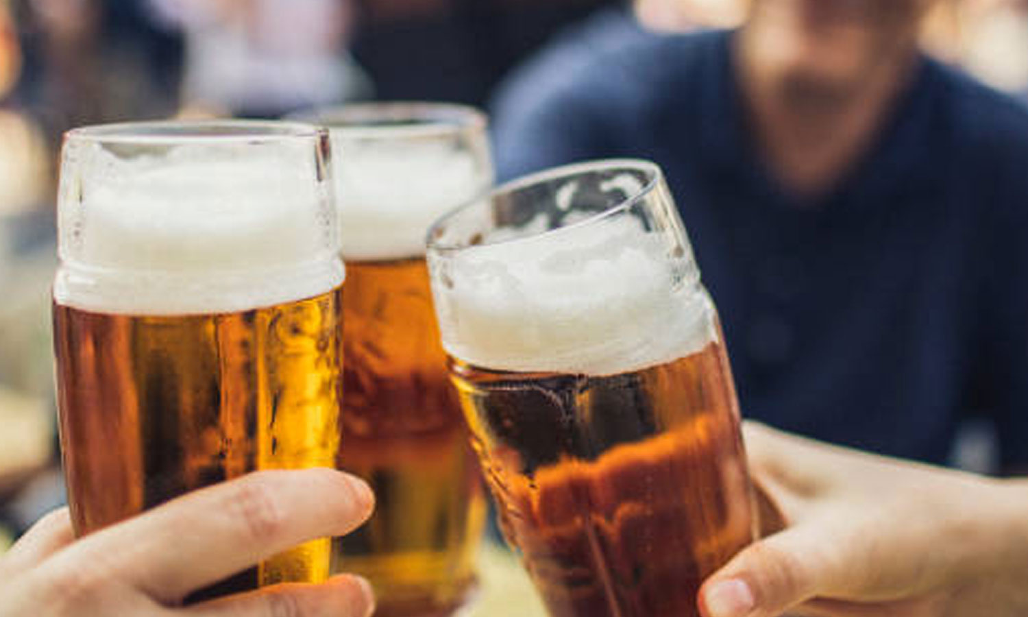 மதுக்கடைகளின் உரிமம் கட்டணம் உயர்வு- புதுச்சேரியில் பீர், மது விலை உயர்கிறது