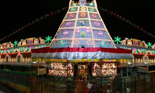 திருப்பதி கோவிலில் 67 ஆயிரம் பக்தர்கள் 5 மணி நேரத்தில் சாமி தரிசனம்