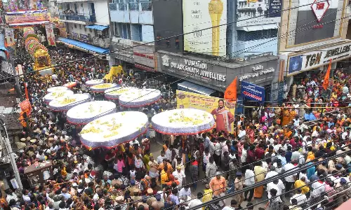 21-வது ஆண்டாக திருப்பதி திருக்குடை ஊர்வலம் இன்று தொடங்கியது: பல்லாயிரக்கணக்கான பக்தர்கள் தரிசனம்