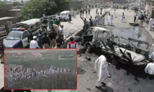 கைபர் பக்துன்க்வாவில் உள்ள கிராமத்தின் மீது பாகிஸ்தான் சரமாரி குண்டு வீச்சு: 30 பேர் உயிரிழப்பு