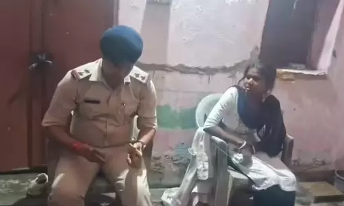 செல்போனை தர மறுத்த கணவனை கத்தியால் குத்திக் கொன்ற மனைவி