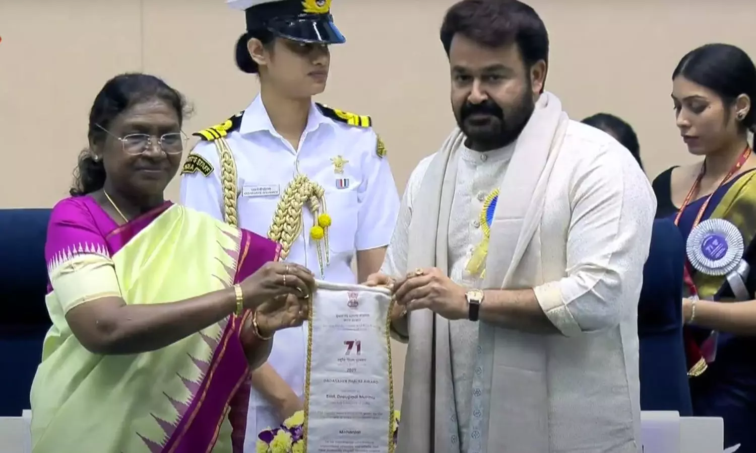 தாதா சாகேப் பால்கே விருது பெற்றார் நடிகர் மோகன்லால் தாதா சாகேப் பால்கே விருது பெற்றார் நடிகர் மோகன்லால்