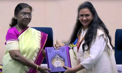 குடியரசு தலைவரிடம் இருந்து தேசிய விருது பெற்றார் நடிகை ஊர்வசி