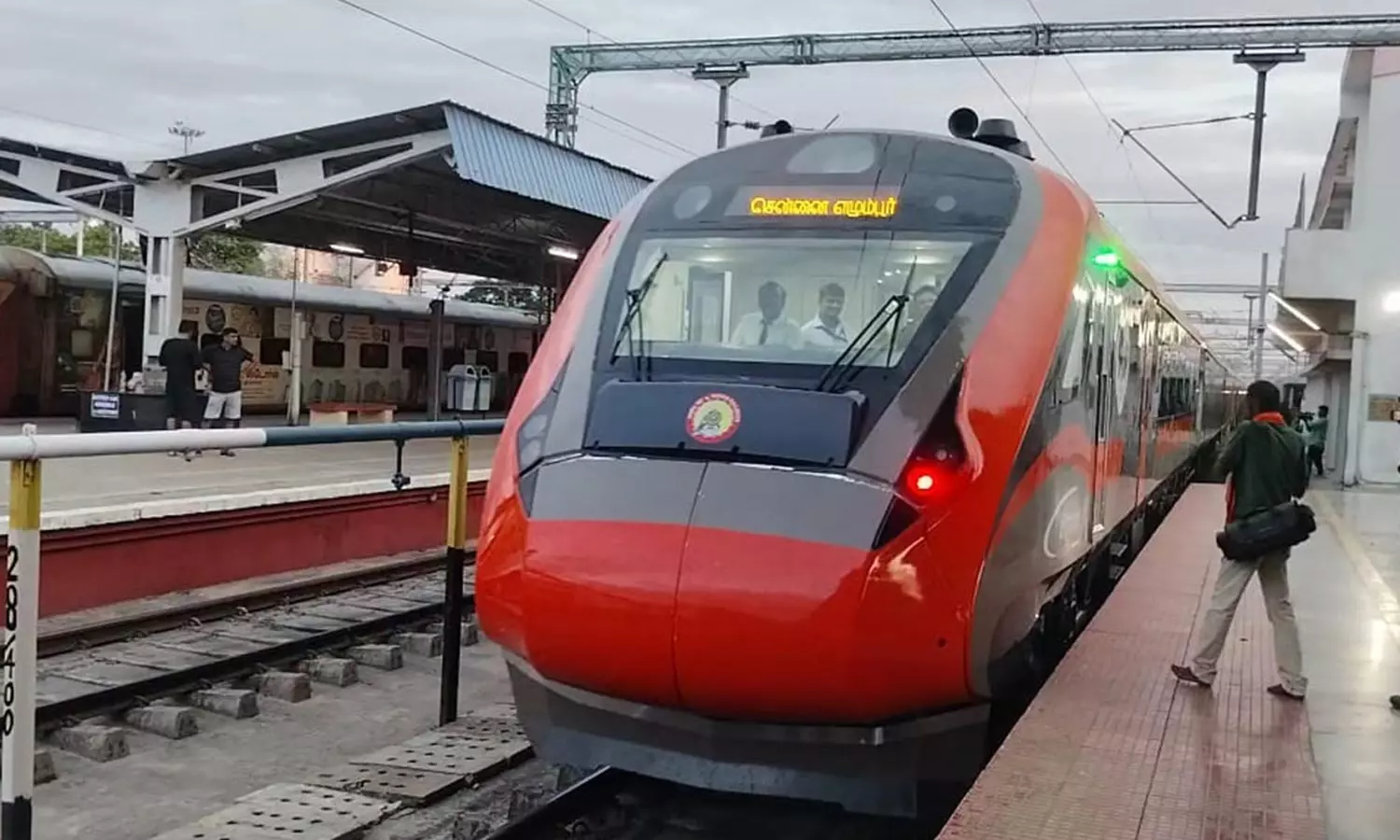 நெல்லை-சென்னை வந்தே பாரத் ரெயில் 20 பெட்டிகளுடன் இன்று முதல் இயக்கம்: 1,440 பேர் பயணிக்கலாம்