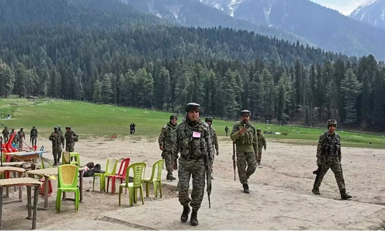 பஹல்காம் தாக்குதல் பயங்கரவாதிகளுக்கு உதவியவர் கைது பஹல்காம் தாக்குதல் பயங்கரவாதிகளுக்கு உதவியவர் கைது