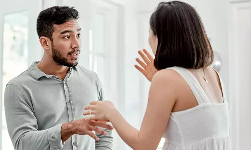 தாம்பத்தியத்தில் ஈடுபடாததால் ரூ.2 கோடி கேட்டு மிரட்டும் புதுப்பெண்: போலீசில் கணவர் பரபரப்பு புகார்