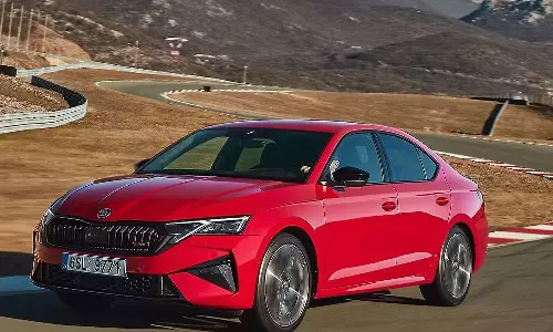 நவம்பர் வெளியீட்டுக்கு ரெடியாகும் ஸ்கோடா கார்... வெளியான புது தகவல்