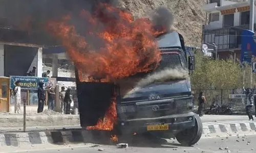 லடாக் வன்முறையில் 4 பேர் பலி: ஊரடங்கு உத்தரவு பிறப்பிப்பு