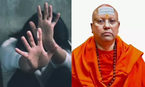 ஏழ்மையை பயன்படுத்தி பாலியல் துன்புறுத்தல்.. 17 மாணவிகள் பகீர் புகார் - டெல்லி சாமியாருக்கு போலீஸ் வலை