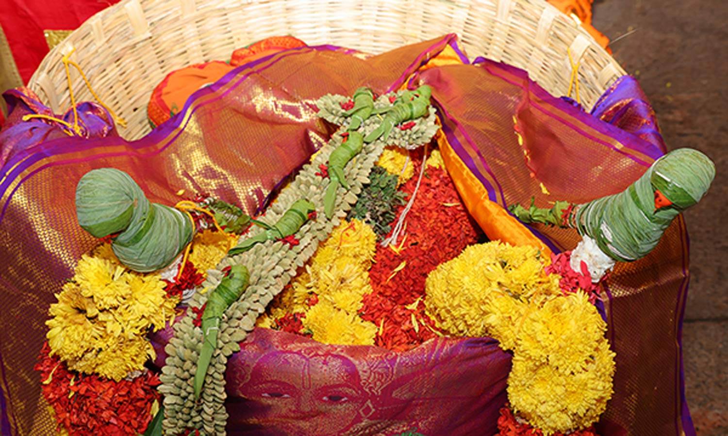 திருப்பதி பிரம்மோற்சவம் - ஸ்ரீவில்லிபுத்தூரில் இருந்து செல்லும் மாலை