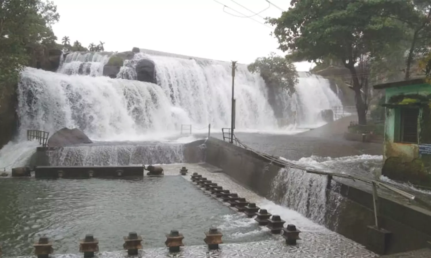குமரி மாவட்டம் முழுவதும் கொட்டிய கனமழை- அணைகளுக்கு நீர்வரத்து அதிகரிப்பு