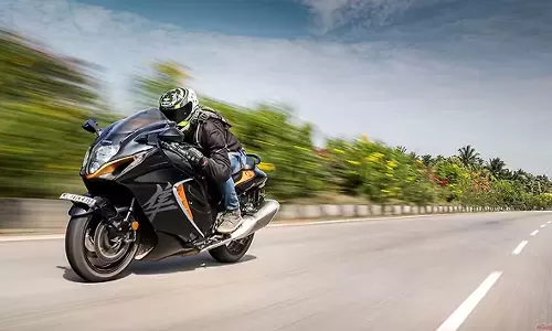 பைக் விலையை லட்சக்கணக்கில் உயர்த்திய சுசுகி... வாடிக்கையாளர்கள் அதிர்ச்சி!