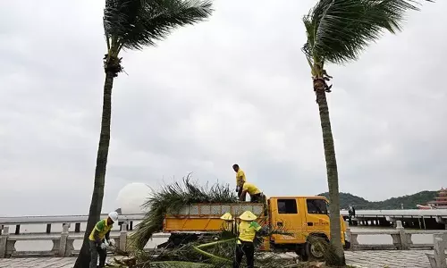 ரகசா புயல் எதிரொலி: சீனாவில் 5 லட்சம் வீடுகளில் மின்சாரம் துண்டிப்பு