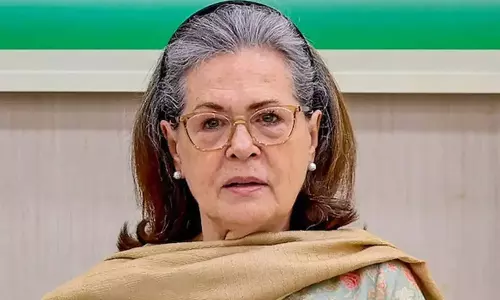 பாலஸ்தீன பிரச்சினையில் அமைதி காப்பதா?: மத்திய அரசை சாடிய சோனியா காந்தி