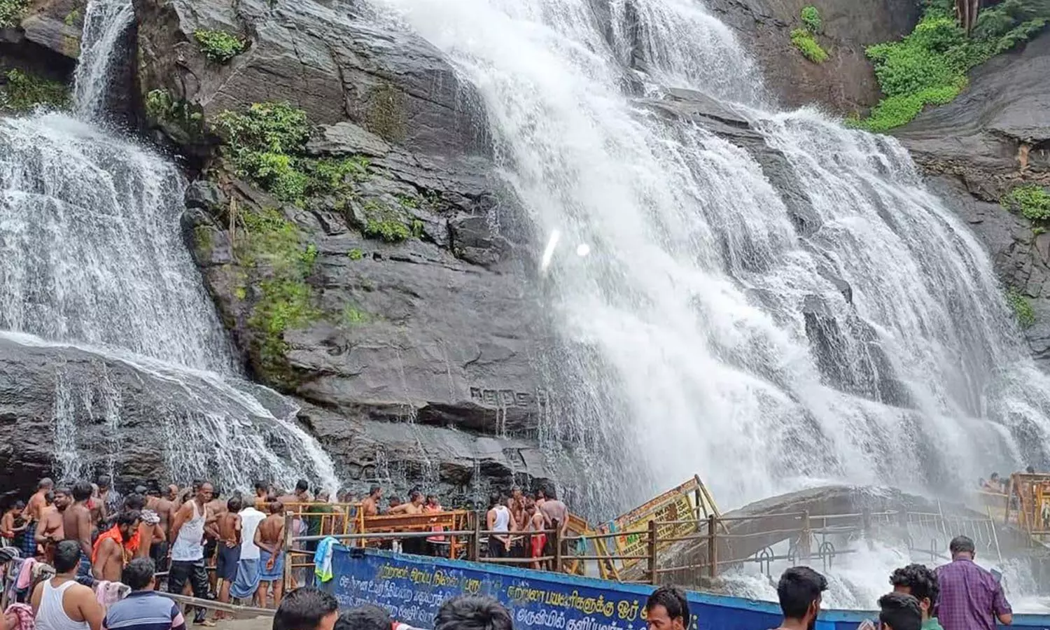 குற்றாலம் ஐந்தருவியில் 2-வது நாளாக குளிக்க தடை