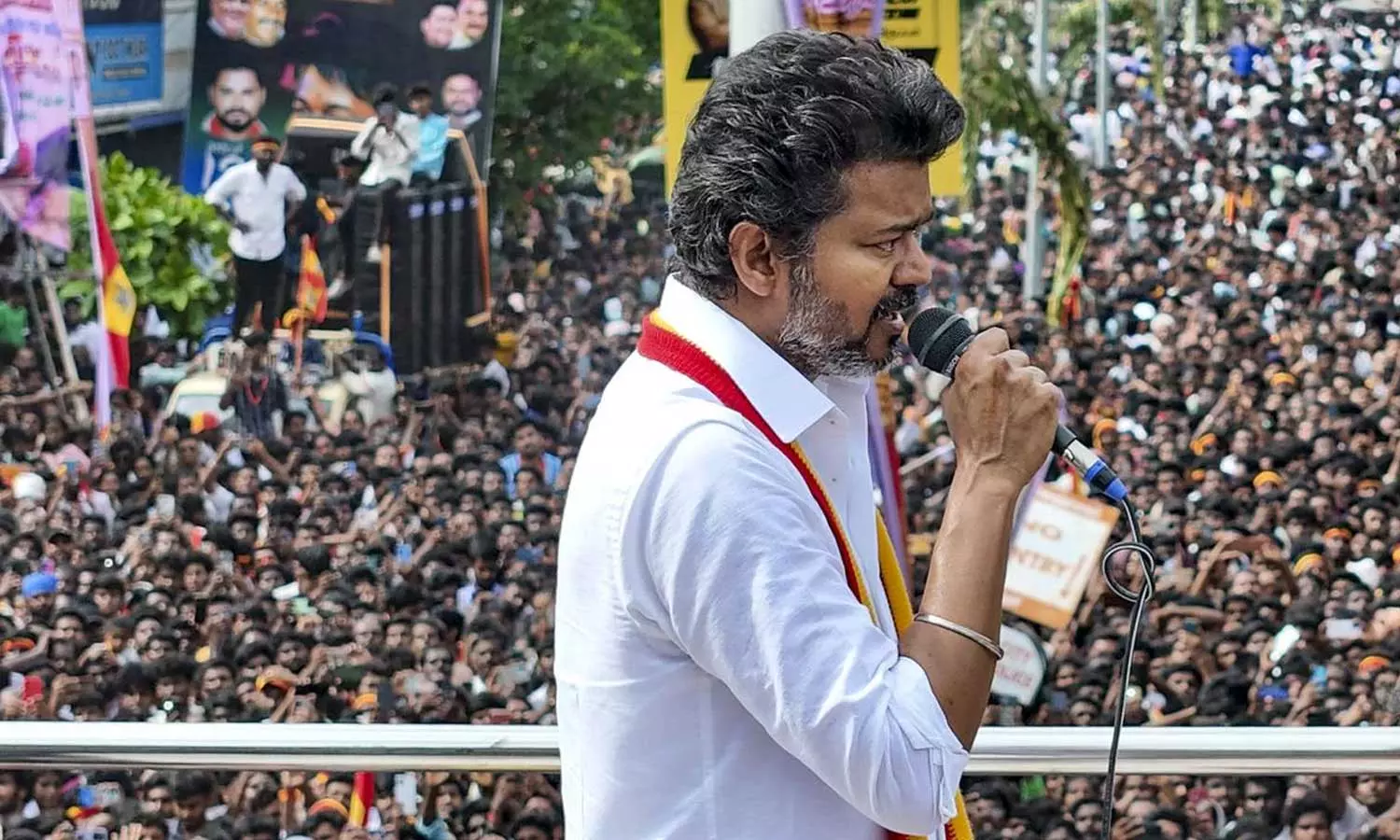 நாமக்கல், கரூரில் நாளை மக்களை சந்திக்கும் விஜய்: தொண்டர்களுக்கான வழிகாட்டு நெறிமுறைகள் வெளியீடு நாமக்கல், கரூரில் நாளை மக்களை சந்திக்கும் விஜய்: தொண்டர்களுக்கான வழிகாட்டு நெறிமுறைகள் வெளியீடு