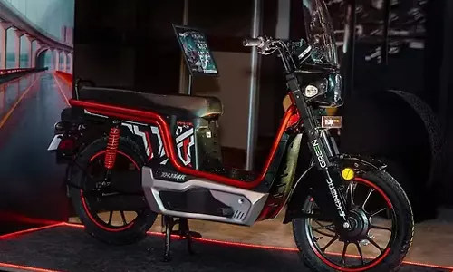 140கிமீ ரேஞ்ச் வழங்கும் E லூனா ஸ்கூட்டர் இந்தியாவில் அறிமுகம்