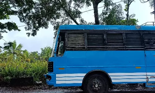 திடீர் கூட்ட நெரிசலை சமாளிக்க தனியார் பஸ்கள் தயார்- கிளாம்பாக்கம் பஸ் நிலையத்தில் இருந்து இயக்கப்படுகிறது