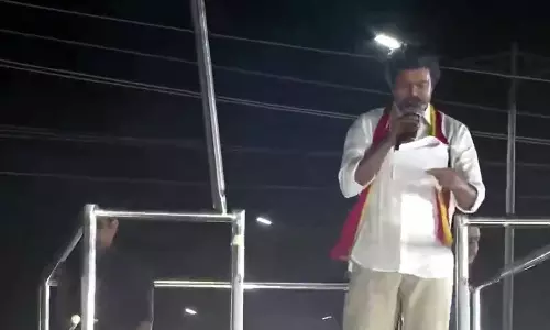 திமுக குடும்பத்திற்கு ஊழல் செய்கிற பணத்தை டெலிவரி செய்யும் ATM மெஷினாக இருக்கும் மாஜி மந்திரி: கரூரில் விஜய் பேச்சு