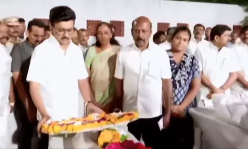 கரூர் கூட்ட நெரிசல்: உயிரிழந்தோருக்கு நேரில் அஞ்சலி செலுத்திய முதலமைச்சர்