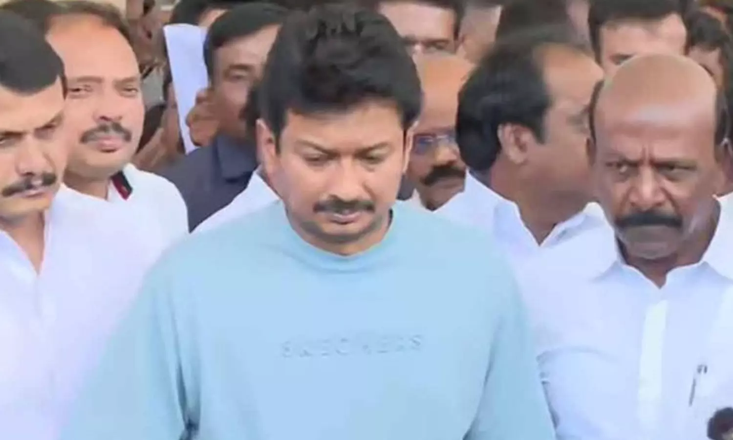 கட்டுக்கடங்காத கூட்டம் வரும்போது தலைவர்கள் குறித்த நேரத்தில் வரவேண்டும் - விஜயை விமர்சித்த உதயநிதி