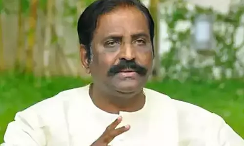 மரணத்தின் படையெடுப்பால் கரூர் கருப்பூர் ஆகிவிட்டது- வைரமுத்து