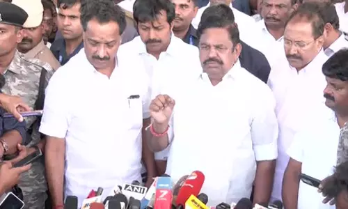 விஜய் பேசும் போது மின் விளக்கு அணைந்ததால் தள்ளுமுள்ளு - இ.பி.எஸ். பரபரப்பு குற்றச்சாட்டு