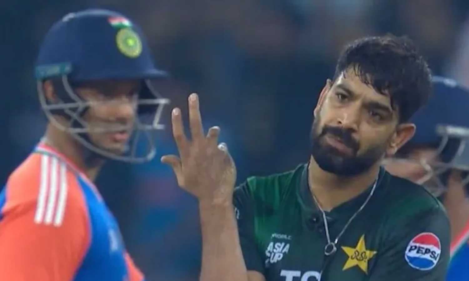 இறுதிப் போட்டியில் 3.4 ஓவரில் 50 ரன்கள்: ஹரிஸ் ராஃப்-ஐ கிழித்தெடுத்த பாகிஸ்தான் முன்னாள் வீரர்கள்..!