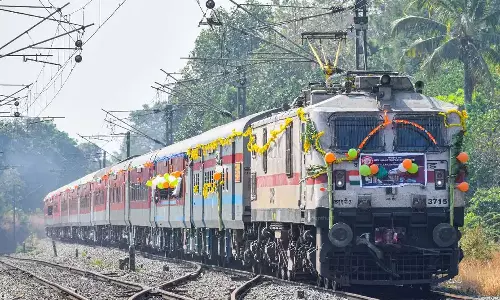 ஆயுத பூஜை பண்டிகை முன்னிட்டு சென்னையில் இருந்து நாளை சிறப்பு ரெயில்கள் இயக்கம்