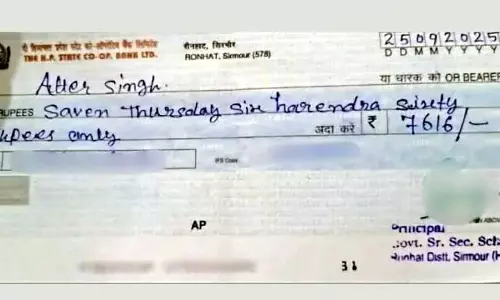 தாளாளர் கையெழுத்திட்ட காசோலையில் Saven Harendra என எழுத்துப்பிழை: வைரலாகும் போட்டோ..!