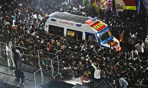 கரூர் கூட்ட நெரிசலில் சிக்கியவர்கள் அருகே உள்ள மருத்துவமனையில் அனுமதிக்கப்படவில்லையா? - விளக்கம்