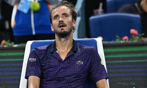 சீனா ஓபன் டென்னிஸ்: காயத்தால் அரையிறுதியில் விலகிய மெத்வதேவ்