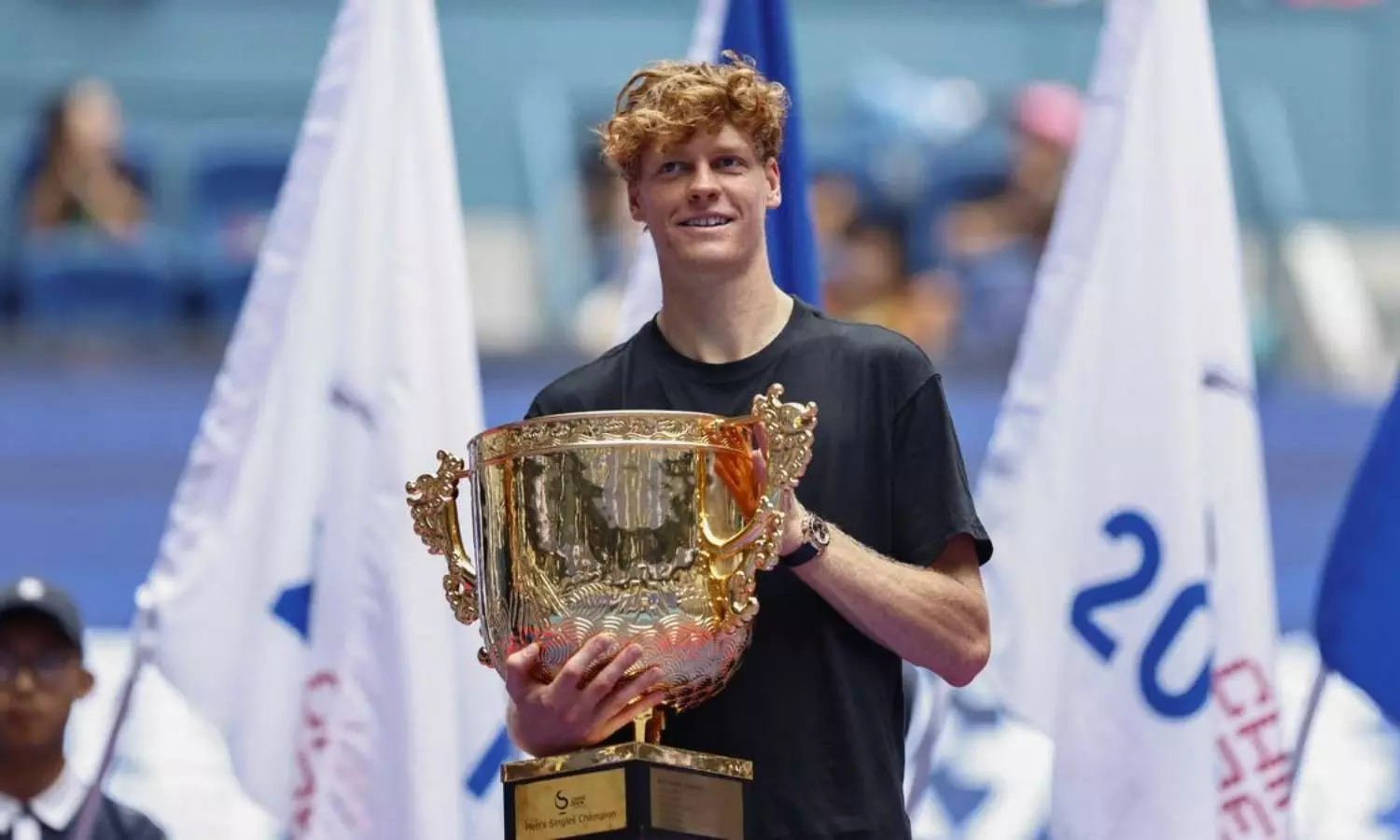 சீனா ஓபன் டென்னிஸ் கோப்பையை 2 ஆவது முறையாக வென்றார் சின்னர்