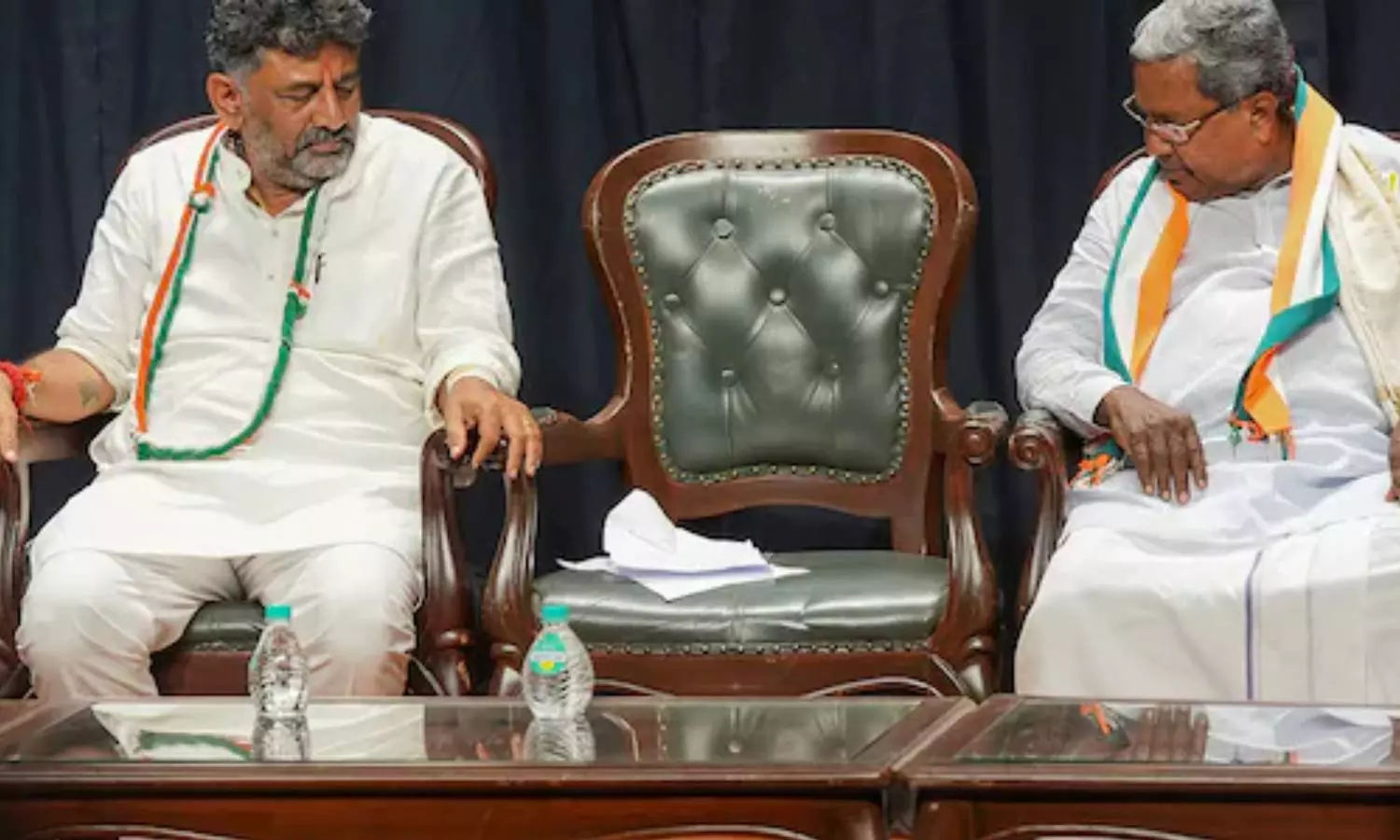 கர்நாடகா முதலமைச்சராக தொடர்ந்து நீடிப்பேன் - சித்தராமையா திட்டவட்டம் கர்நாடகா முதலமைச்சராக தொடர்ந்து நீடிப்பேன் - சித்தராமையா திட்டவட்டம்