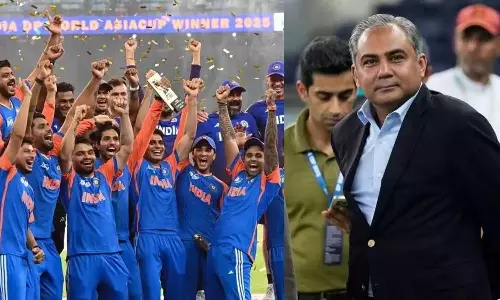 ஐக்கிய அரபு அமீரகத்திடம் ஆசிய கோப்பையை ஒப்படைத்தார் ஏ.சி.சி. தலைவர் மோசின் நக்வி