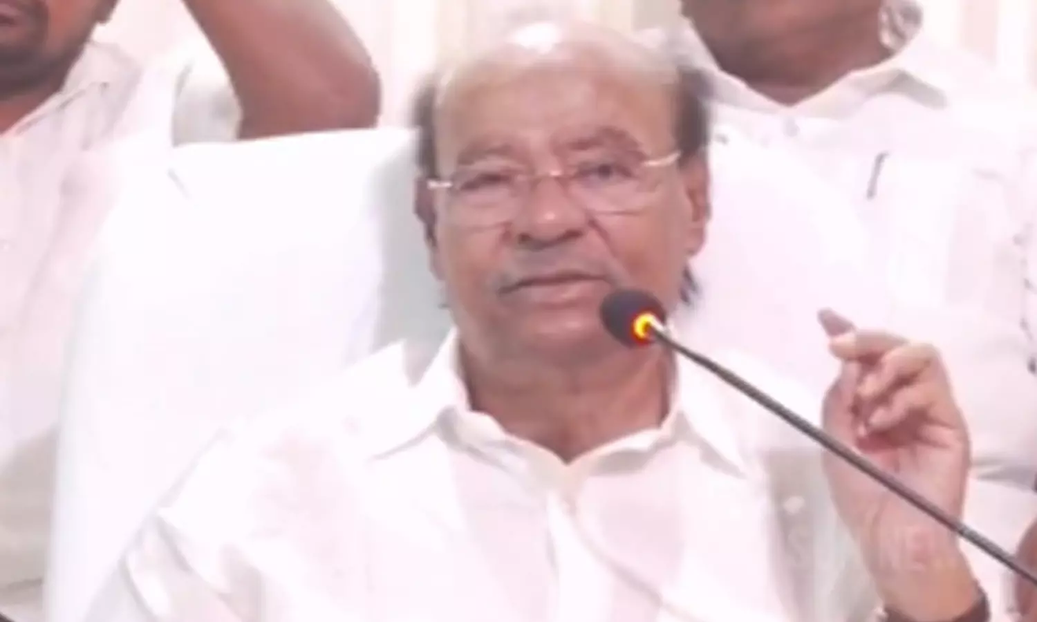 கரூர் கூட்ட நெரிசல் சம்பவம்: அனைத்துக் கட்சியினருக்கும் வேண்டுகோள் வைத்த ராமதாஸ் கரூர் கூட்ட நெரிசல் சம்பவம்: அனைத்துக் கட்சியினருக்கும் வேண்டுகோள் வைத்த ராமதாஸ்