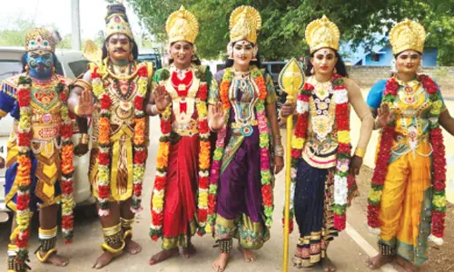 முத்தாரம்மன் கோவிலில் தசரா திருவிழா கோலாகலம்- குலசேகரன்பட்டினத்தில் இன்று சூரசம்ஹாரம்