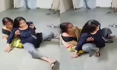 அரசு மருத்துவமனை தரையிலேயே குழந்தை பெற்றெடுத்த கர்ப்பிணி - சுகமாக இருக்கிறதா? என கேலி செய்த நர்சுகள்