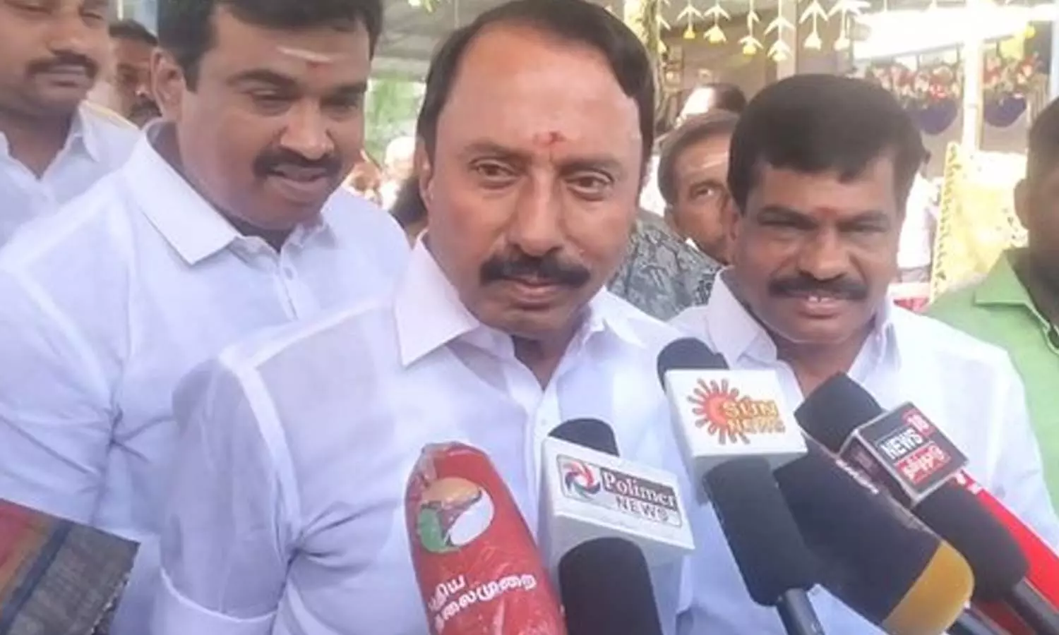 பிரிந்து சென்றவர்களை ஒருங்கிணைக்கும் பணி... பொறுத்திருந்து பாருங்கள் என செங்கோட்டையன் பதில்