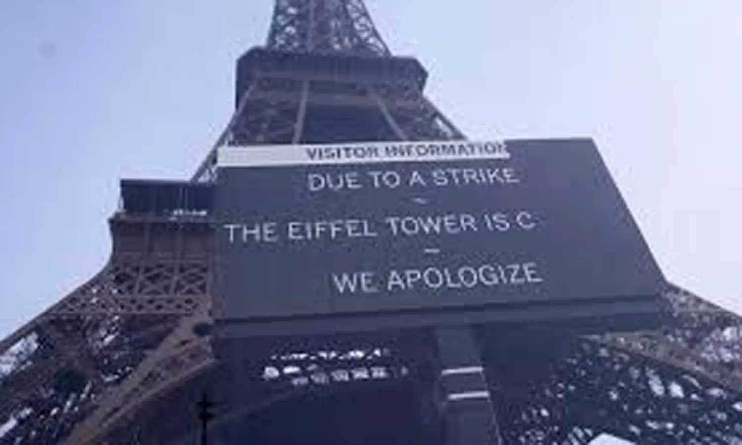 போராட்டம் எதிரொலி: பிரான்சில் ஈபிள் டவர் மூடப்பட்டது